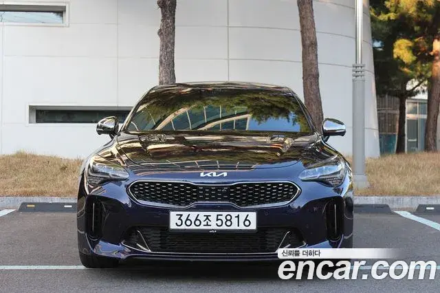 Kia Stinger 2021 — Фото 1/20