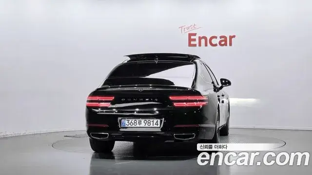 Genesis Electrified G80 2022 — Photo 4/20