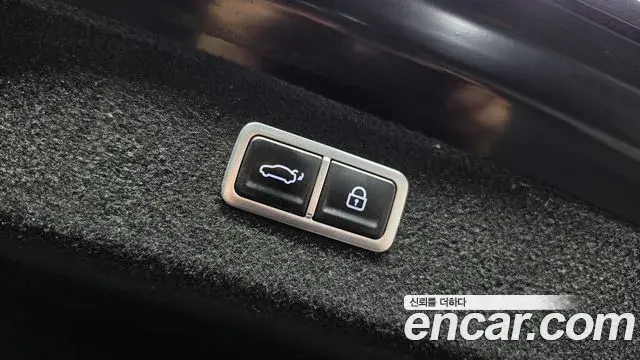 Genesis Electrified G80 2022 — Photo 17/20