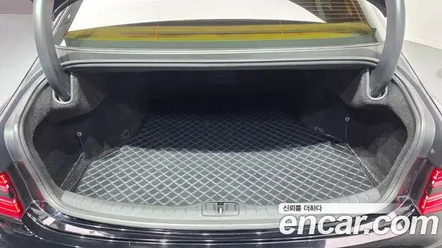 Genesis Electrified G80 2022 — Photo 18/20