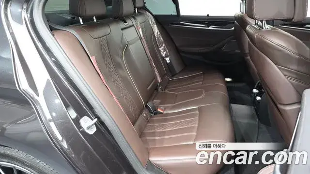 BMW 5 Series 2023 — Photo 12/20
