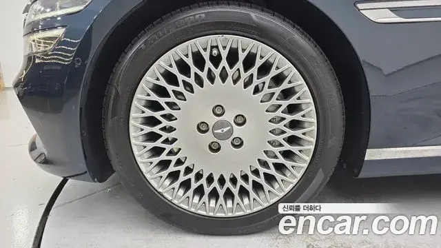 Genesis Electrified G80 2023 — Photo 5/20