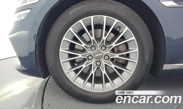 Genesis Electrified G80 2022 — Photo 5/20