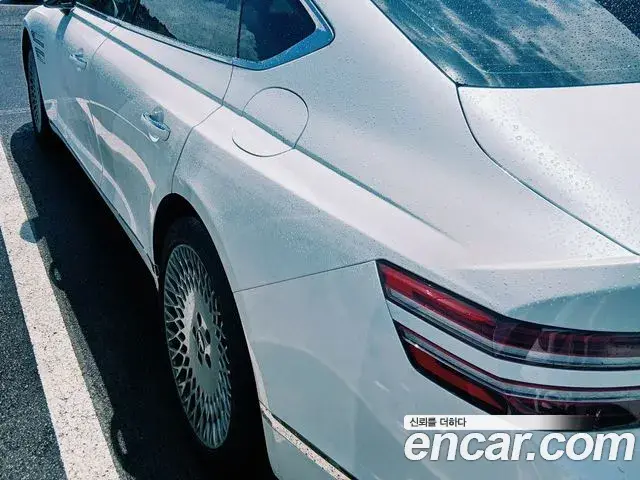 Genesis Electrified G80 2021 — Photo 1/17