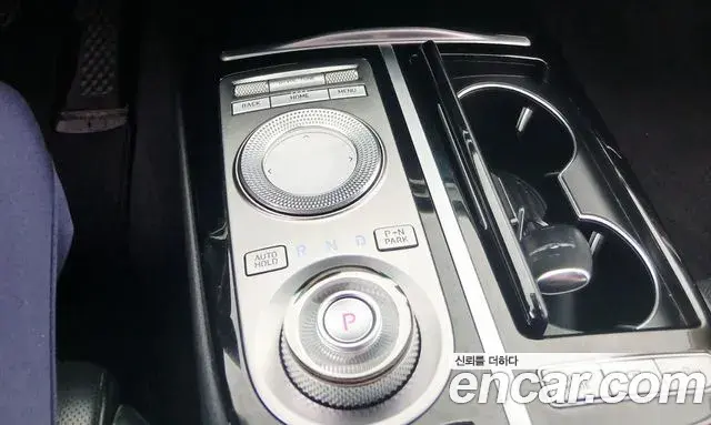 Genesis Electrified G80 2021 — Photo 10/17