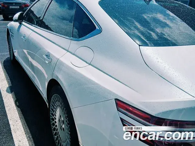 Genesis Electrified G80 2021 — Photo 15/17