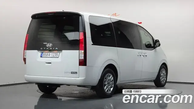 Hyundai Staria 2026 — Photo 2/20