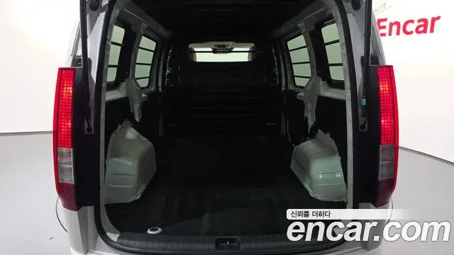 Hyundai Staria 2026 — Photo 17/20