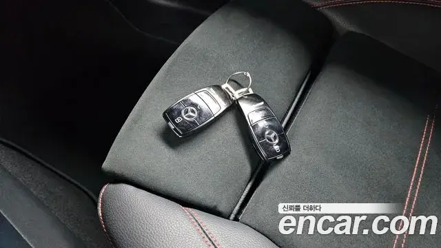 Mercedes-Benz GLB-Class 2022 — Photo 15/20