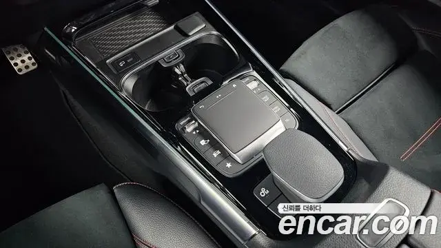 Mercedes-Benz GLB-Class 2022 — Photo 19/20