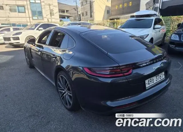Porsche Panamera 2018 — Photo 5/20
