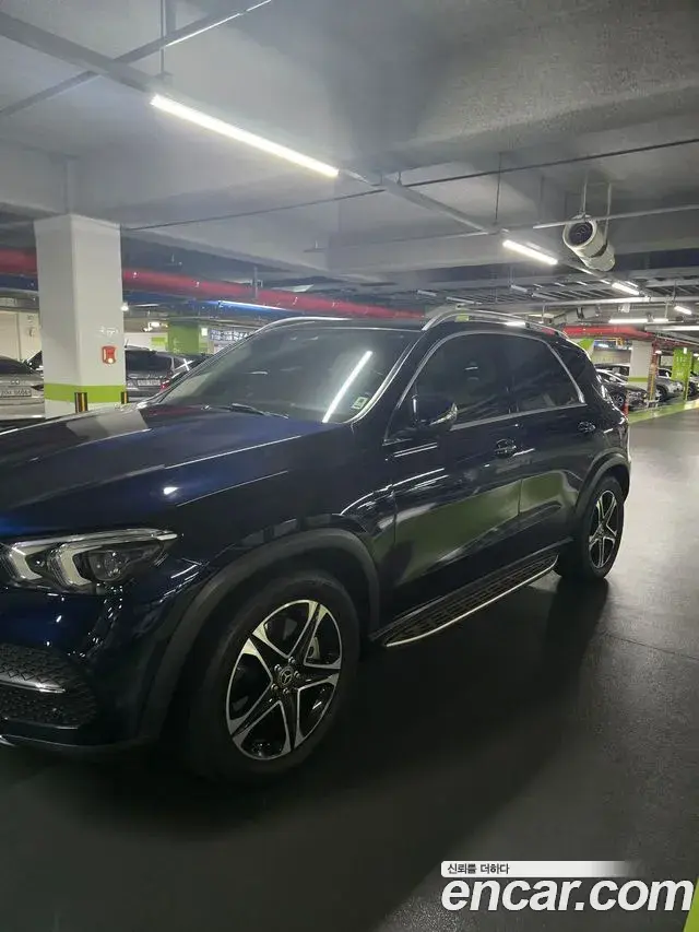 Mercedes-Benz GLE-Class 2021 — Photo 1/10