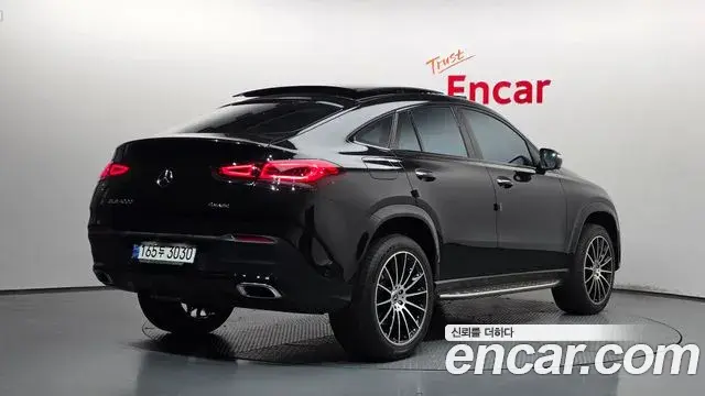 Mercedes-Benz GLE-Class 2022 — Photo 2/20
