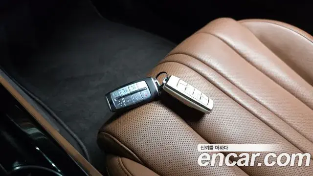 Genesis Electrified G80 2023 — Photo 16/20