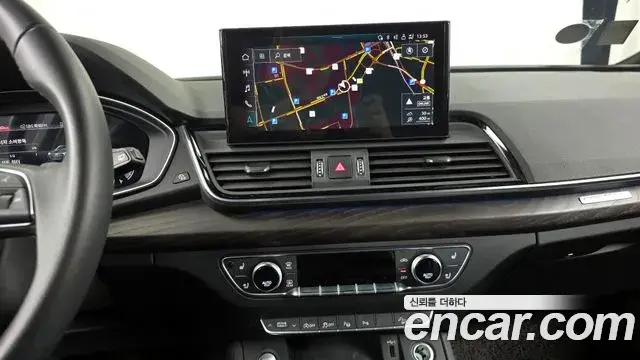 Audi Q5 2023 — Photo 8/20