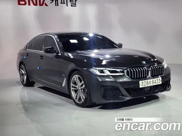 BMW 5 Series 2020 — ფოტო 5/20