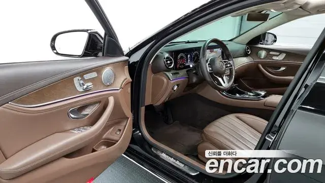 Mercedes-Benz E-Class 2019 — Şəkil 19/20