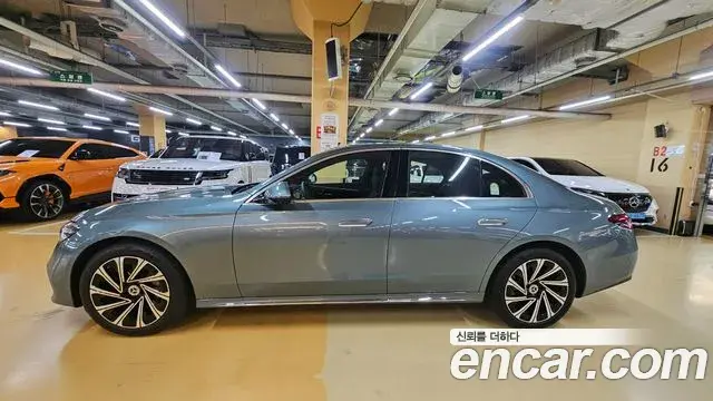 Mercedes-Benz E-Class 2024 — ფოტო 13/20