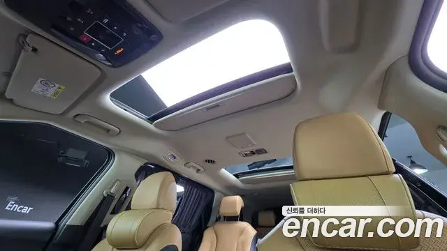Kia Carnival 2023 — Şəkil 17/20