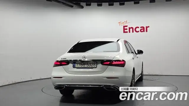 Mercedes-Benz E-Class 2021 — Фото 4/20
