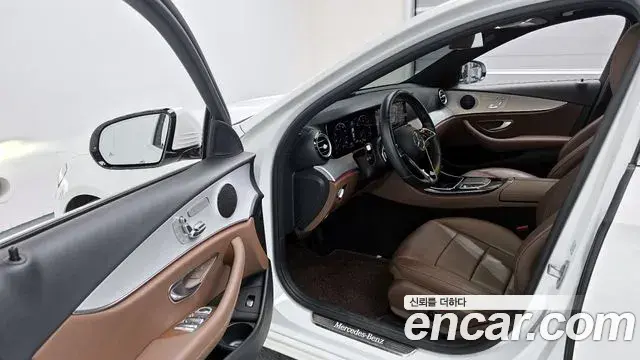 Mercedes-Benz E-Class 2021 — Фото 11/20
