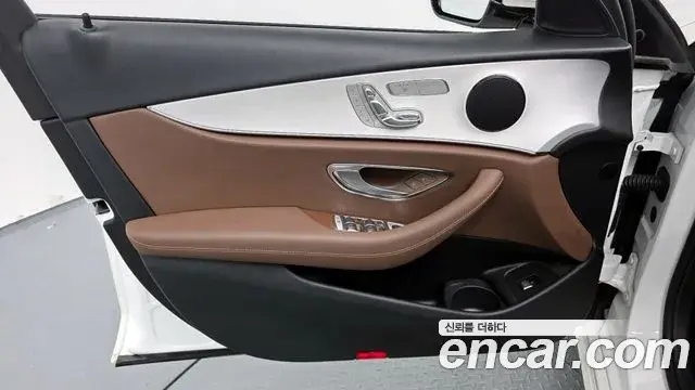 Mercedes-Benz E-Class 2021 — Фото 17/20