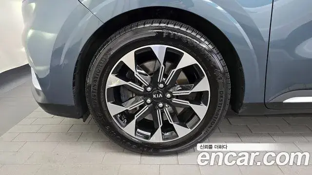 Kia Carnival 2020 — ფოტო 4/20