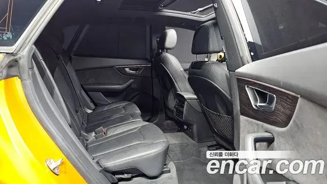 Audi Q7 2021 — Фото 11/20