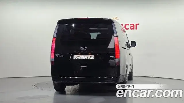 Hyundai Staria 2023 — ფოტო 10/20