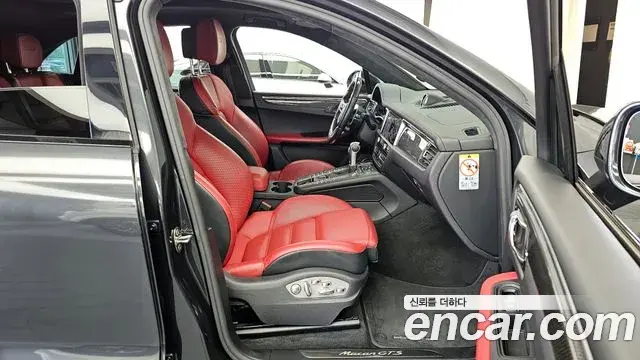 Porsche Macan 2021 — Photo 20/20