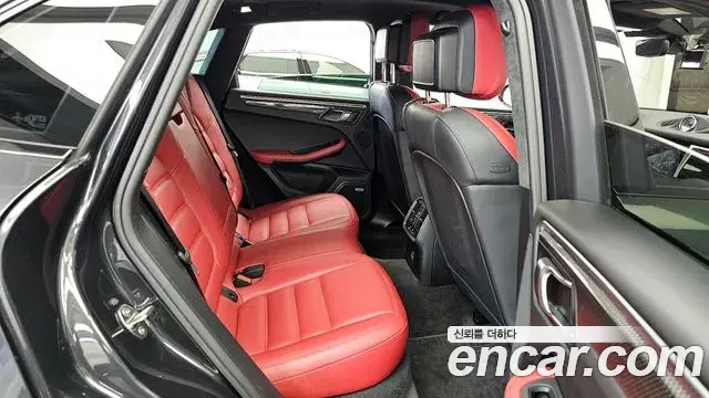 Porsche Macan 2021 — Photo 16/20