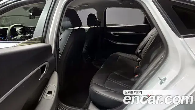 Hyundai Sonata Hybrid 2020 — Photo 11/20