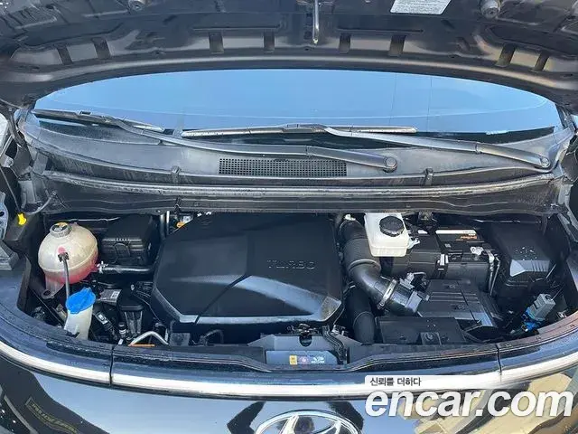Hyundai Staria 2022 — Photo 18/19