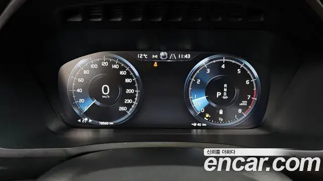 Volvo XC90 2021 — ფოტო 19/20