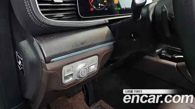 Mercedes-Benz GLE-Class 2022 — ფოტო 14/20