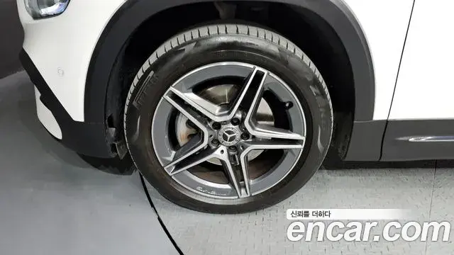Mercedes-Benz GLB-Class 2022 — ფოტო 17/20