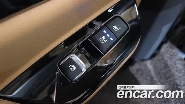 Kia Carnival 2020 — ფოტო 19/20