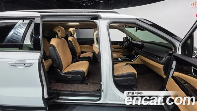 Kia Carnival 2020 — ფოტო 4/20