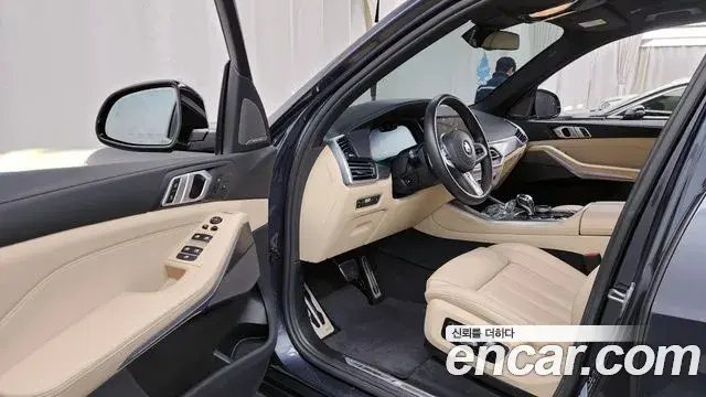 BMW X5 2021 — ფოტო 17/20