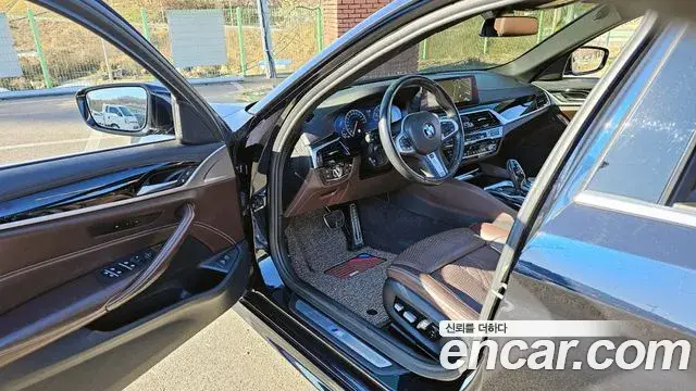 BMW 5 Series 2019 — Şəkil 11/20
