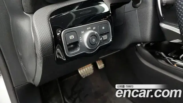 Mercedes-Benz A-Class 2022 — Photo 18/20