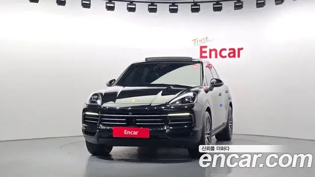 Porsche Cayenne 2023 — ფოტო 13/20