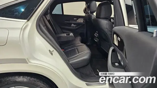 Mercedes-Benz GLE-Class 2021 — Photo 8/20