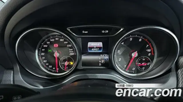Mercedes-Benz GLA-Class 2019 — Şəkil 13/20