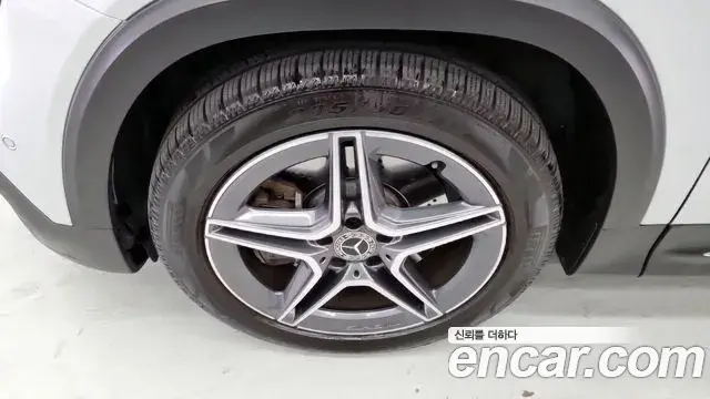 Mercedes-Benz GLB-Class 2020 — ფოტო 18/18