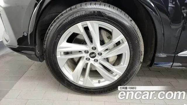 Audi Q7 2022 — Şəkil 12/20