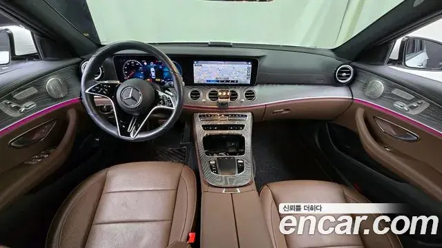Mercedes-Benz E-Class 2022 — Photo 1/20