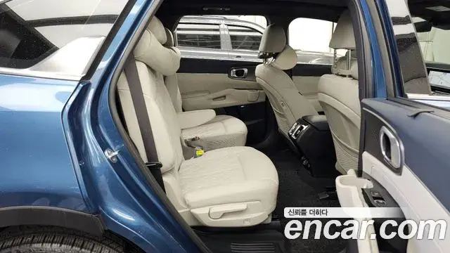 Kia Sorento 2023 — ფოტო 18/20