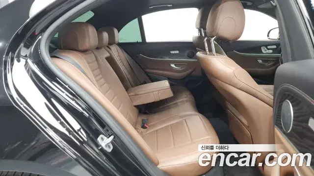 Mercedes-Benz E-Class 2022 — Şəkil 9/20