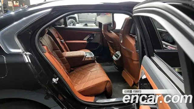 BMW 7 Series 2023 — ფოტო 13/19